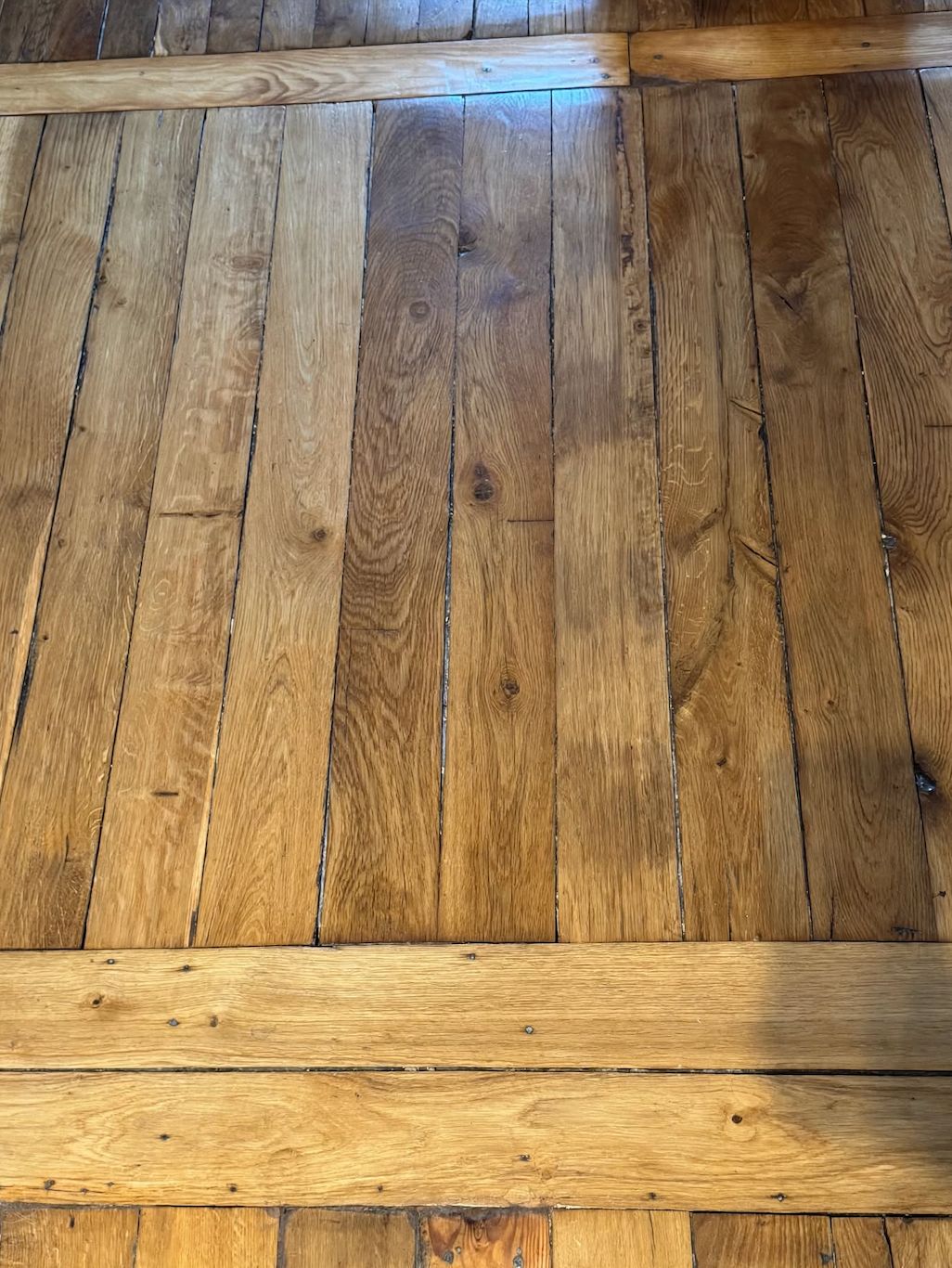 Parquet ancien en chêne poncé